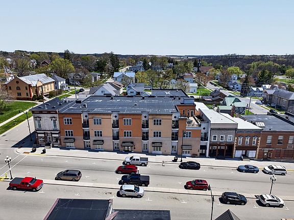 3rd image of 435 Main St