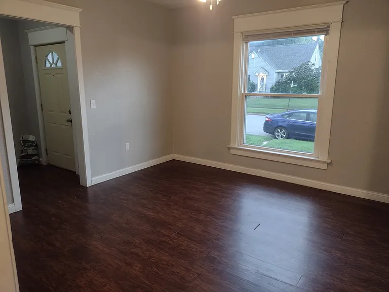520 S Clark St — Photo 4