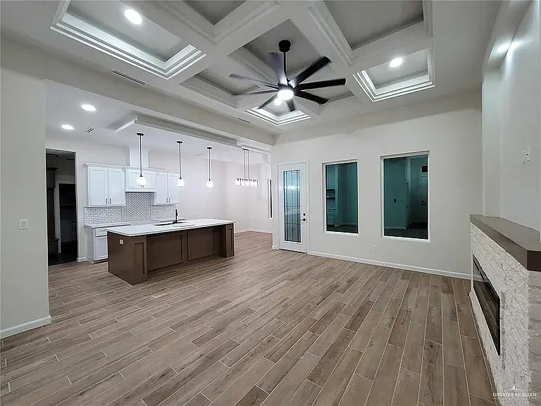 729 Saint Vincent Dr — Photo 4