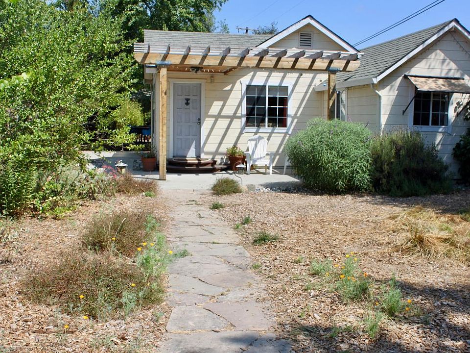 Large yard, fully fenced