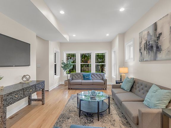 4th image of 5029 W Windsor Ave