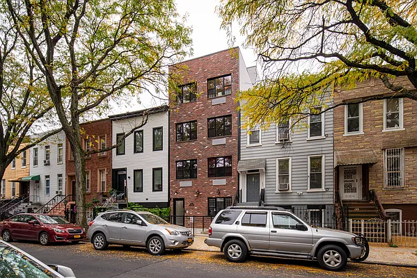 Rented by The InHouse Group | media 17