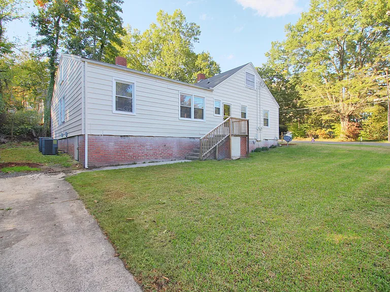 2101 Ward St — Photo 13