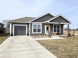 1702 Elderberry Ln, Ottawa, KS 66067