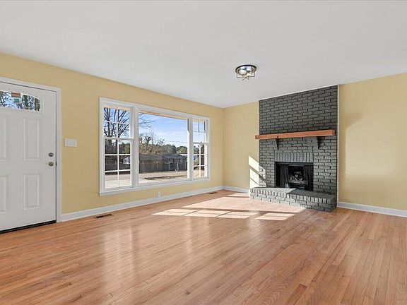 5th image of 3620 Oates Dr