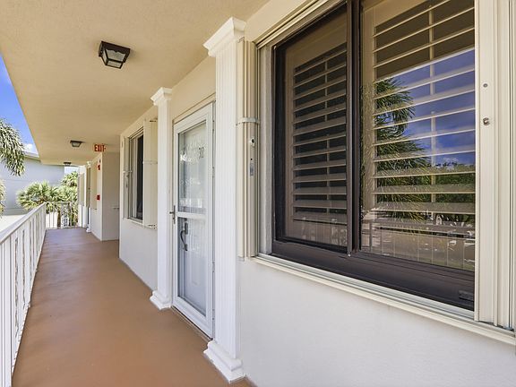 3rd image of 6133 Balboa Circle #302