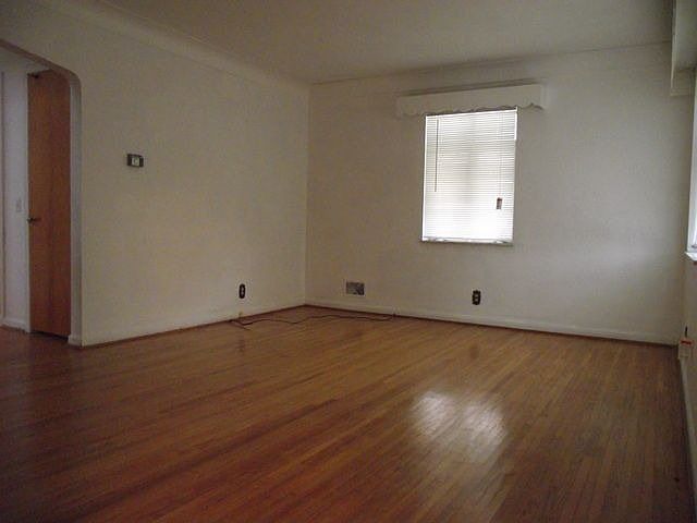 2nd image of 3450 Bellevue Rd