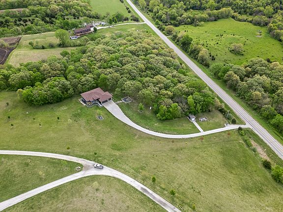 3rd image of 2939 Peru Rd