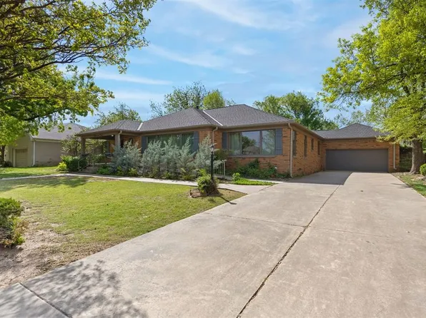 1712 Dorchester Dr, Nichols Hills, OK 73120