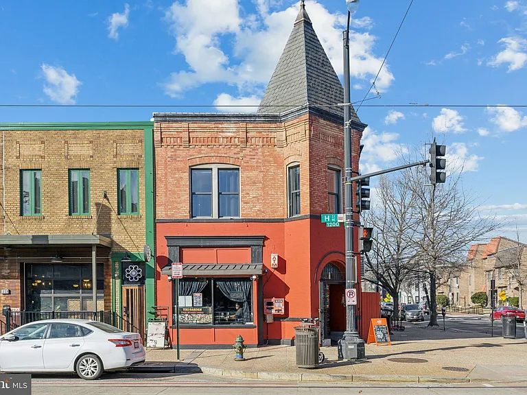 1710 W Virginia Ave NE #202 — Photo 36