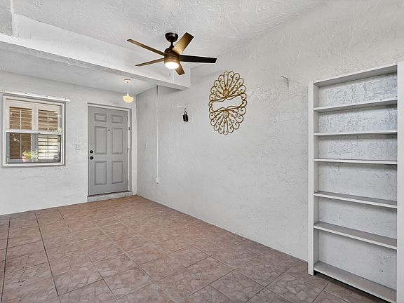 3rd image of 5926 N Los Alamos Lane