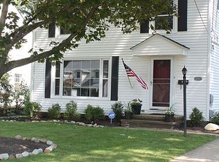 2641 Hampton Rd, Rocky River, OH 44116