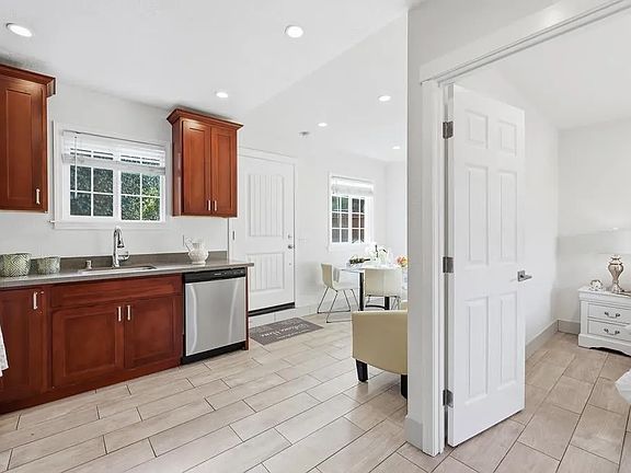 4th image of 19790 Stanton Ave #2