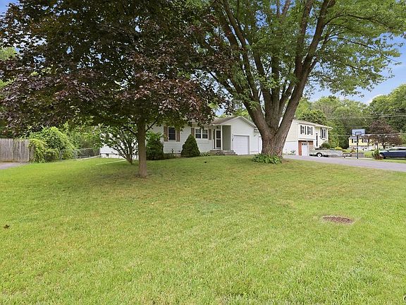 4th image of 102 Christopher Dr