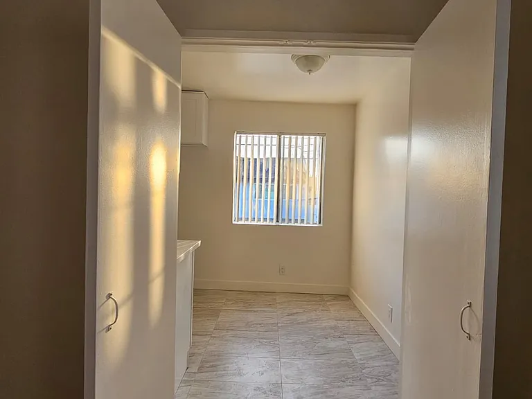1117 Melrose Ave #8 — Photo 9