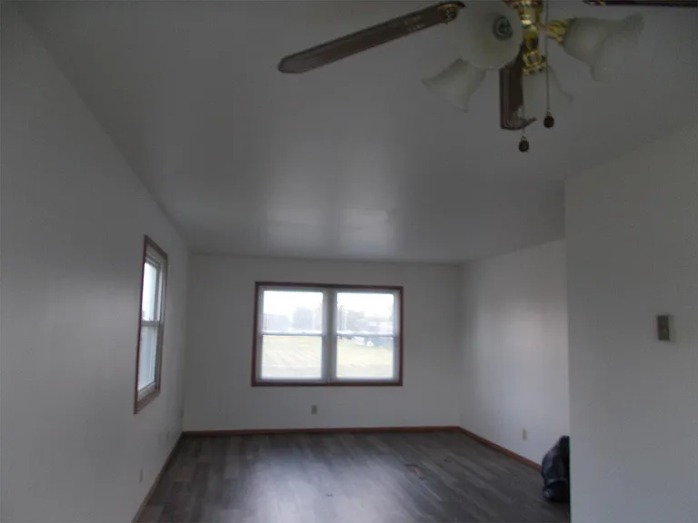 320 Joseph St — Photo 2