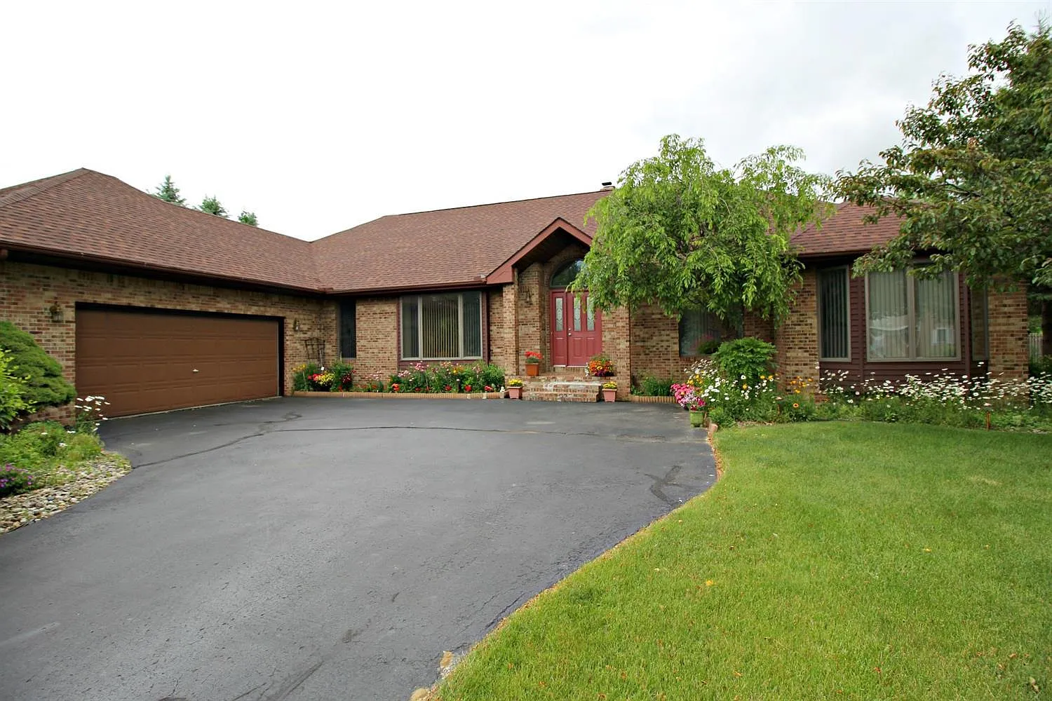6475 Hickory Hollow Ct photo 1