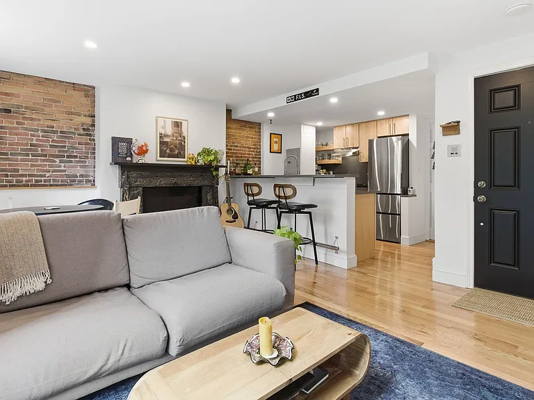 4 Derne St #2 — Photo 10