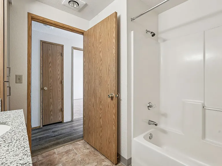 Madras Apartments — Photo 23
