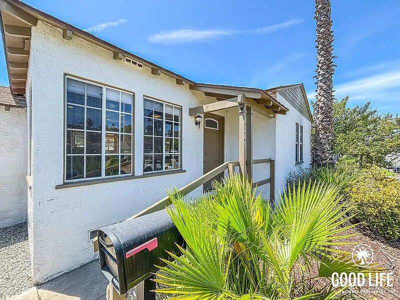 3 bed, 2.0 bath, 941 sqft, $3,650 — Photo 4