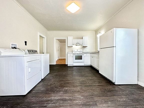 5th image of 1152 Stuart St