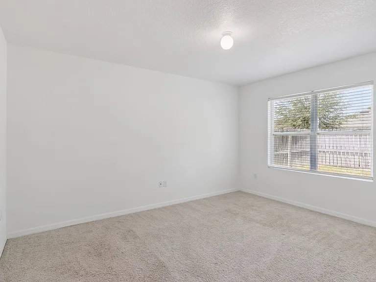4257 Roberta Dr — Photo 18