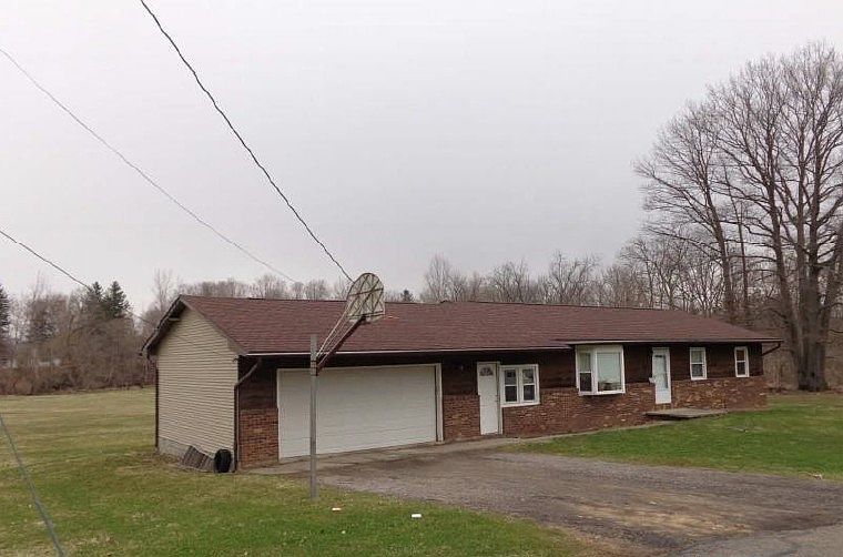 2nd image of 421 Willow Cir