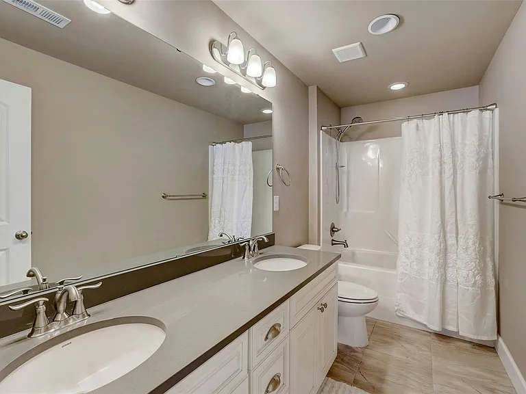 4240 Overlook Ct — Photo 17