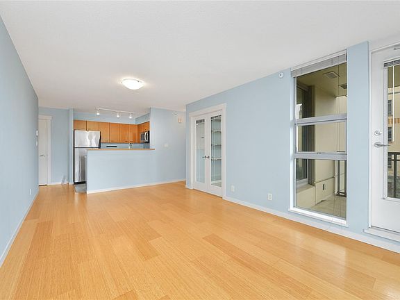 3rd image of 751 Fairfield Rd #405