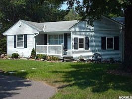 Home for Sale in Mentor, Ohio $139,000