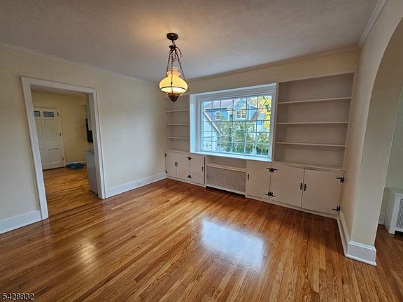 4th image of 48 Bay St