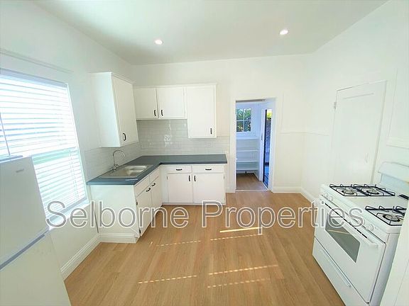 2nd image of 4325 Essex St