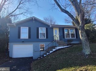 5575 Edsel St, Harrisburg, PA 17109