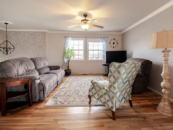 5th image of 2S144 Churchill Ln