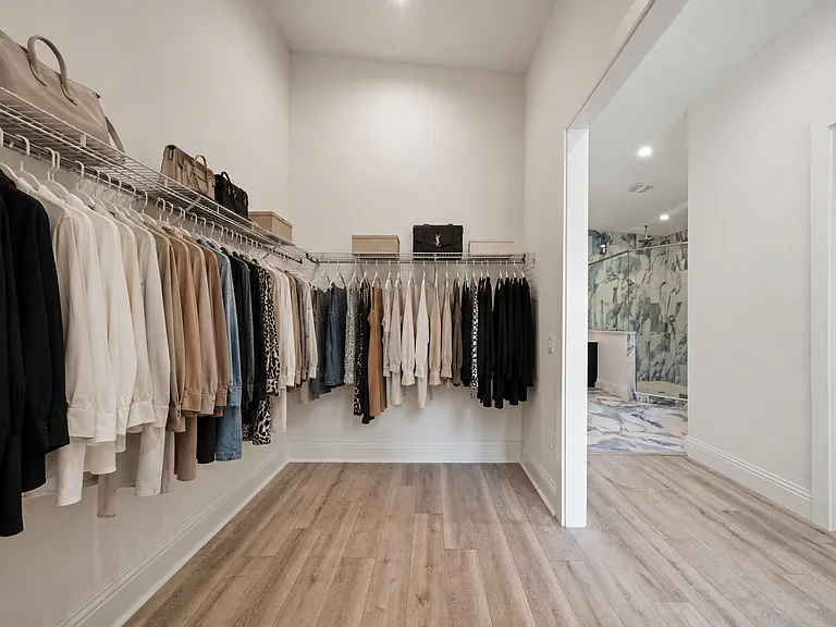 1033 Hammock Cir — Photo 10