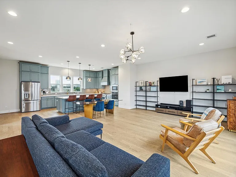 2803 Hicks St — Photo 11