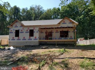 23 Overbrook Ln, Levittown, PA 19055