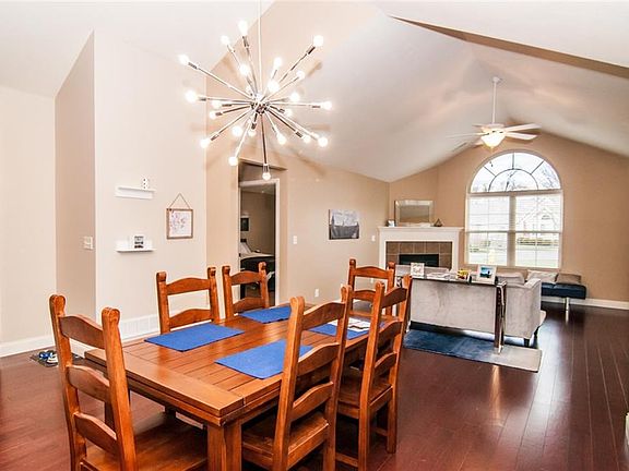 5th image of 61 Scarborough Village Dr