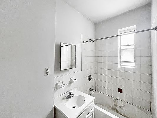 4th image of 511 W 151st St APT B5