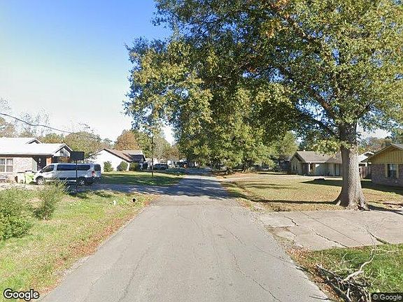 Exterior Neighborhood (street photo)