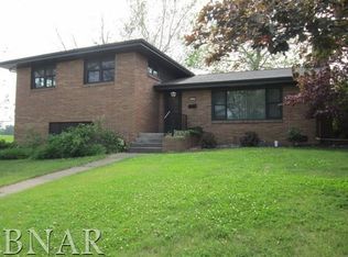 2 Kingswood Dr, Normal, IL 61761