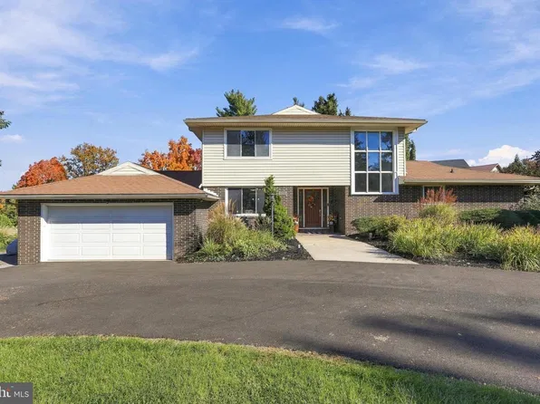 240 Overhill Dr, Chambersburg, PA 17202