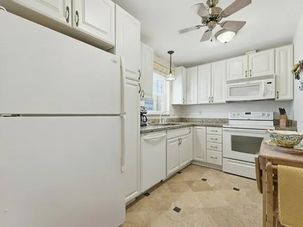 401 Lake Frances Drive #401, West Palm Beach, FL 33411