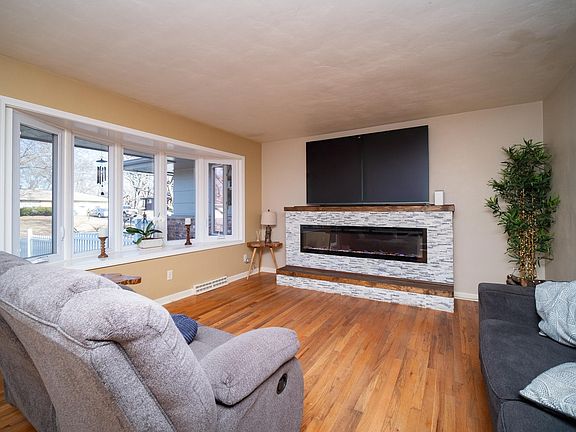 4th image of 2529 Sierra Dr