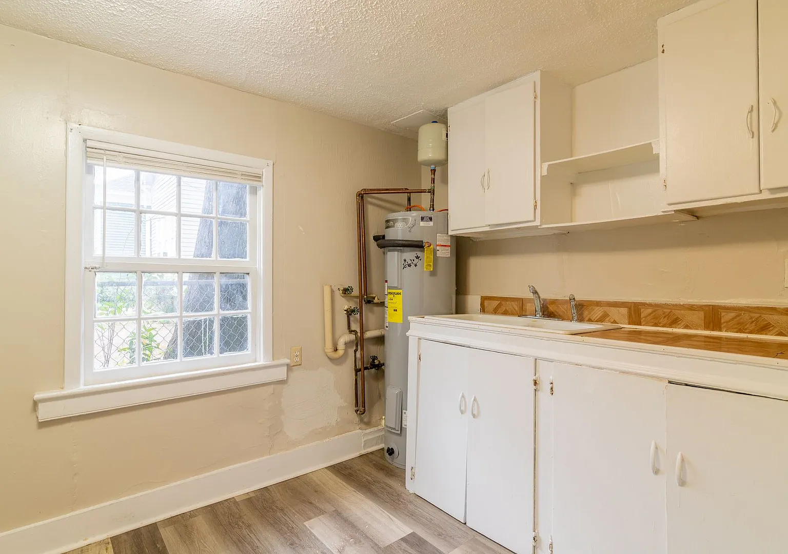 10th Ave 2924 **Charmaine (Yongye) — Photo 4