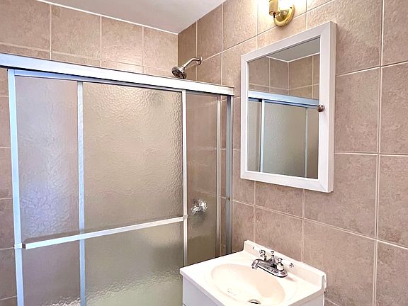 5th image of 31 Oliver St APT 3E