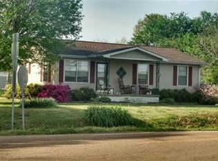 200 Walnut St, Clifton, TN 38425