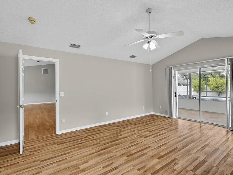 77 Folcroft Ln — Photo 30