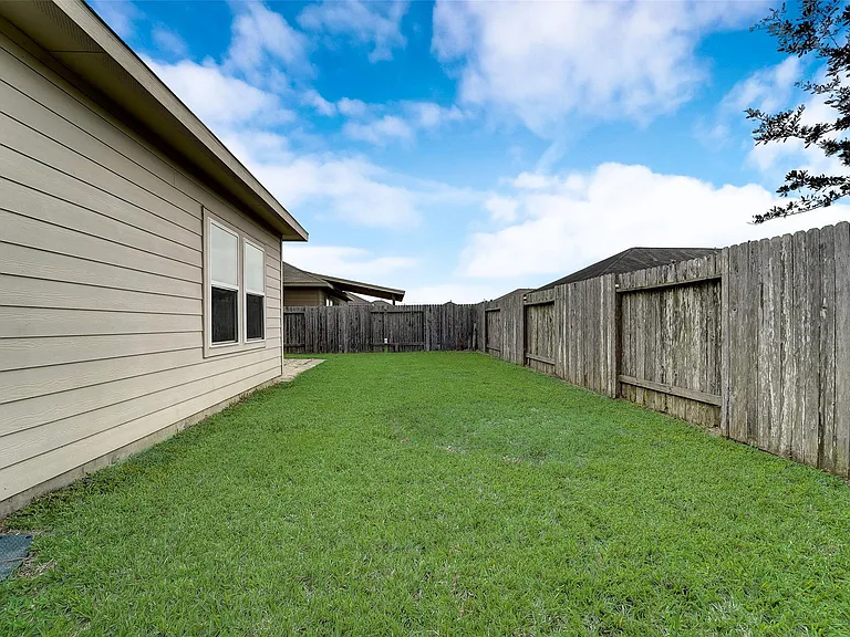 315 Apache Field Ln — Photo 27