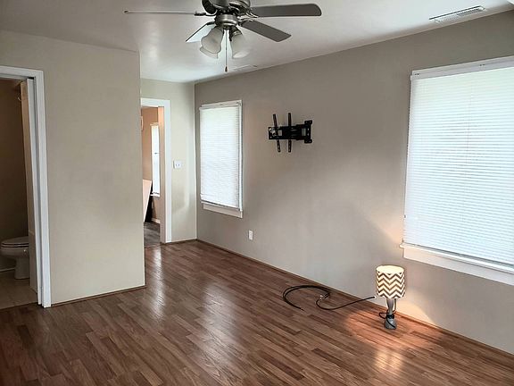 4th image of 526 N East St